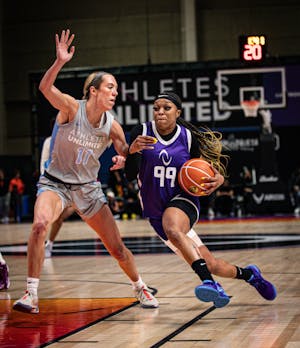 Odyssey Sims guarded by Lexie Hull