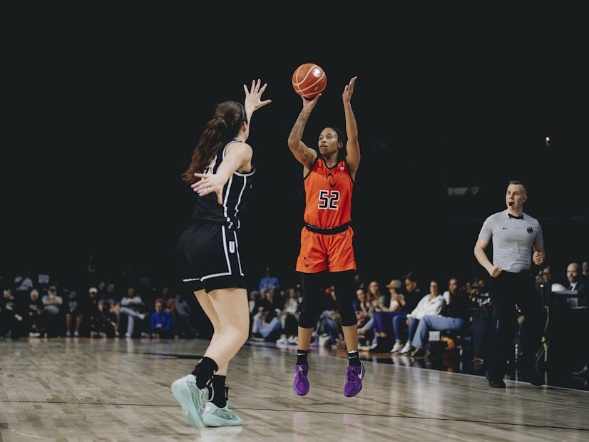 Tyasha Harris shoots over Maddy Siegrist in Nashville